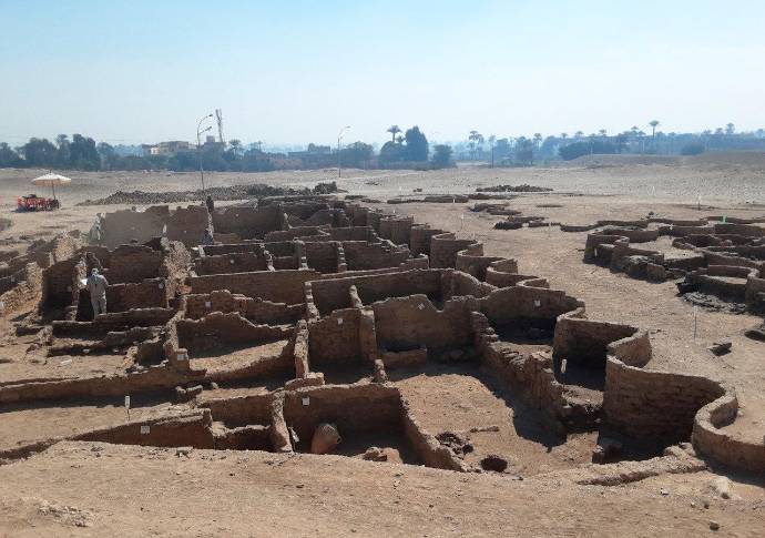 Se trata del “mayor asentamiento administrativo e industrial de la era del Imperio Egipcio en la orilla occidental de Luxor”, situada en el Nilo, indicó el Ministerio de Turismo y Antigüedades egipcio. Foto EFE