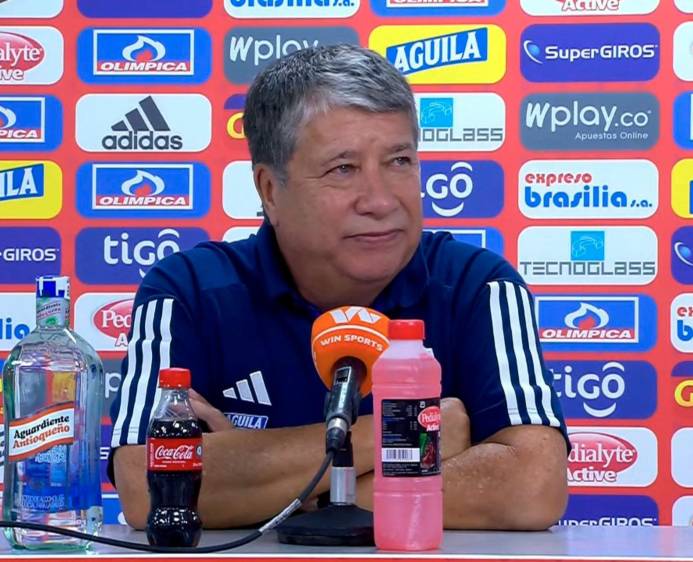 El entrenador antioqueño llegó al Junior para tratar de sacarlos de la crisis de resultados en la que está inmerso el cuadro barranquillero que lo tienen en la parte baja de la tabla de la Liga. FOTO: TOMADA DEL TWITTER DE @JuniorDelAlma__