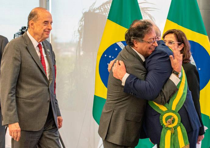 El presidente Gustavo Petro asistió a la posesión. El jefe de Estado colombiano tuvo la oportunidad de saludar a Lula y auguró un “camino irreversible” de integración en América del Sur. FOTO: PRESIDENCIA