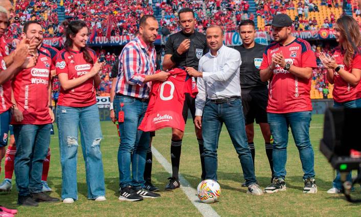 Juan Pablo Ramírez aseguró que fueron menos de 20 personas las que lo abuchearon. FOTO TWITTER @Juanparal