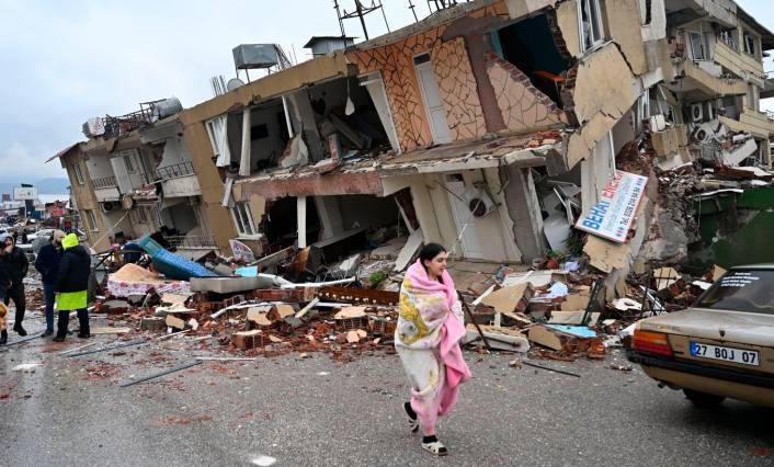 Según los últimos reportes de las autoridades locales hasta el momento se han registrado más de 2.300 muertos. Foto: Getty