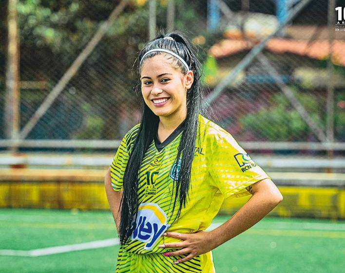 ¡Unas tesas! Ellas sacan la garra femenina en dos familias con tradición futbolera