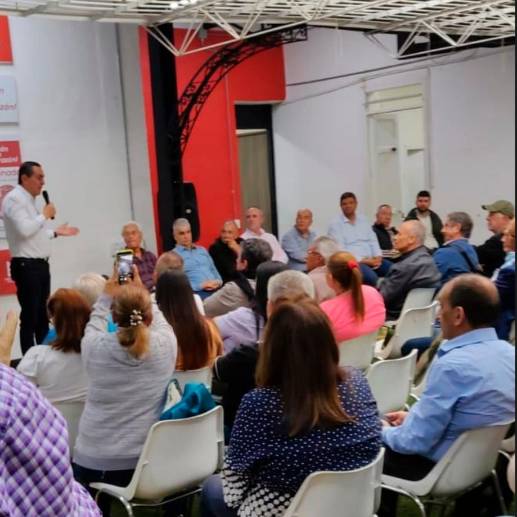 El anuncio de la candidatura de Cardona se hizo en un evento político en Envigado, este martes. FOTO Cortesía