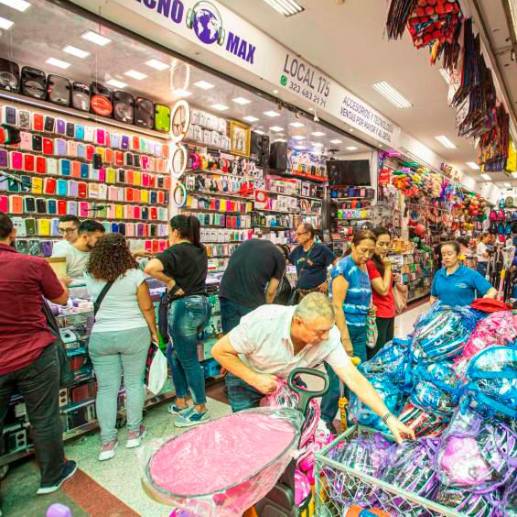 El año pasado las familias colombianas gastaron $941,5 billones, 13,97% más que en el 2021. FOTO CARLOS VELÁSQUEZ