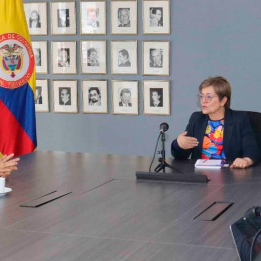 Simón Borrero, CEO de Rappi, y Gloria Inés Ramírez, ministra de Trabajo, se reunieron para hablar sobre la reforma laboral. FOTO MINTRABAJO