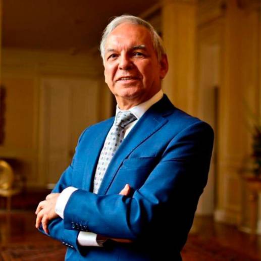 El Minhacienda apuntó que a diario se consumen unos 12 millones de galones de combustible en el país. FOTO PRESIDENCIA