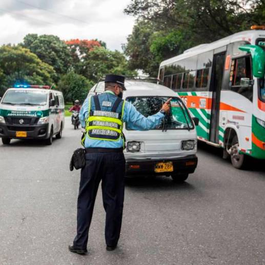 En Medellín, por ejemplo, cada cinco días un agente de tránsito es agredido. FOTO: EL COLOMBIANO