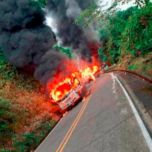 Van tres buses incinerados en una semana. FOTO: Facebook Noticias Pereira. 