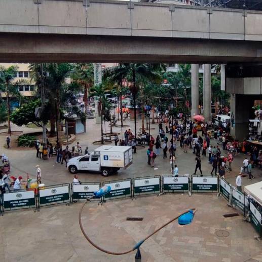 Aunque la víctima de este ataque falleció en un centro asistencial, los agentes del CTI de la Fiscalía hicieron presencia en la zona para investigar los pormenores de este crimen. FOTO: CORTESÍA