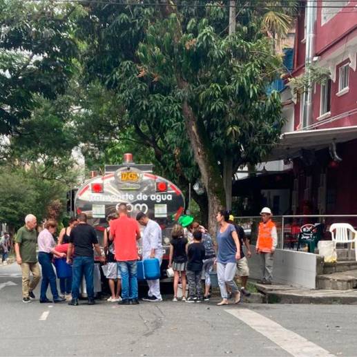 Según las denuncias, este fue el único carrotanque que llevó agua al barrio Manila. FOTO: CORTESÍA