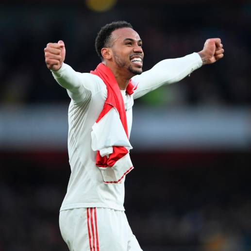 Reiss Nelson, que tiene 23 años, fue el jugador que le dio el triunfo al Arsenal en el último minuto del partido. FOTO: EFE