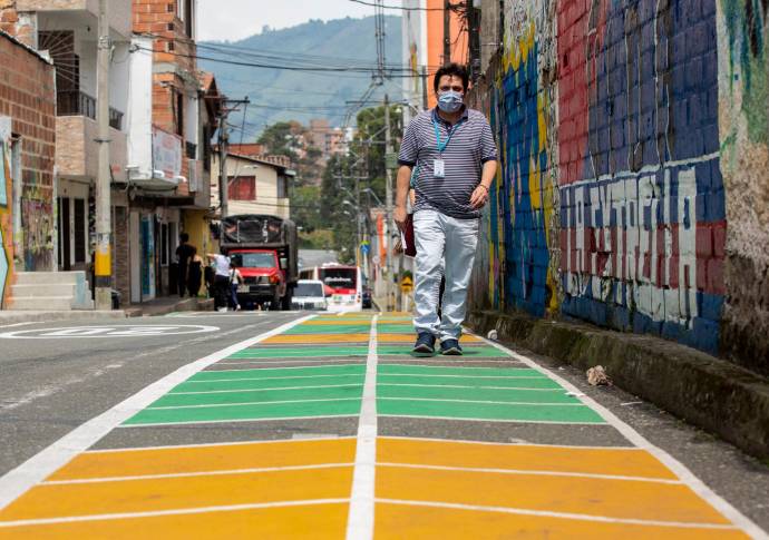 La señalización vial adecuada contribuye a la disminución del tráfico vehicular y el parqueo inapropiado, permitiendo la construcción de nuevos hábitos. Foto: Camilo Suárez