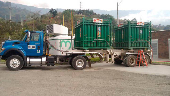 El vehículo transportador no ha podido ingresar a Remedios por causa de bloqueos en la vía. FOTO Cortesía