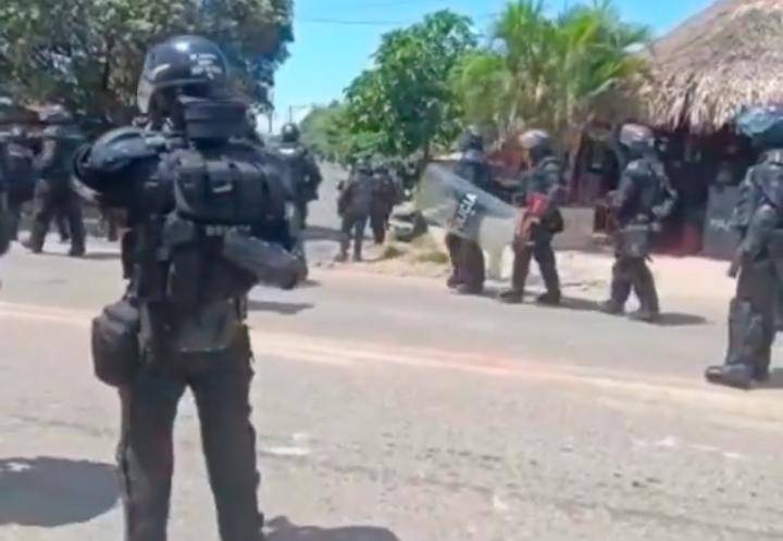 Aunque se dieron enfrentamientos con el Esmad, al final se logró un acuerdo para el desalojo de las viviendas ocupantes. IMAGEN TOMADA DE VIDEO