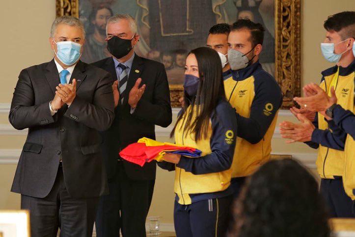 Duque entregó bandera a deportistas colombianos que van a Tokio - Vimarsana News