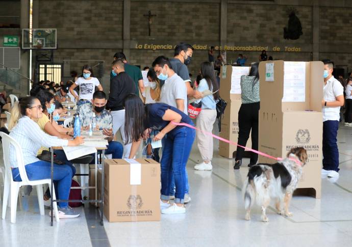 Mascotas hicieron parte de la jornada electoral en todo el país. Foto: Jaime Pérez