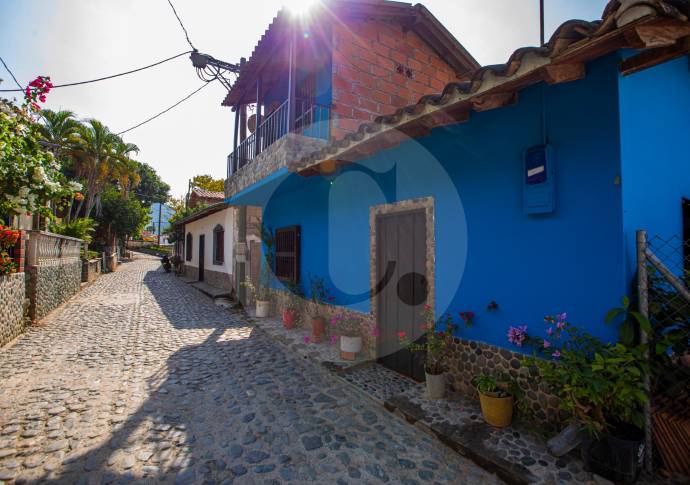 El empedrado lo construyeron en convite con un aporte inicial de $2.000 por persona y un jornal por familia. FOTO CARLOS VELÁSQUEZ