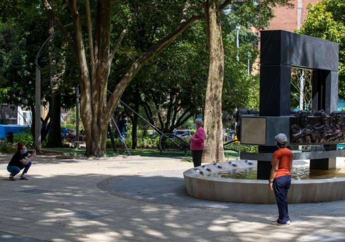 El segundo parque de Laureles cuenta con una amplia oferta gastronómica de ciudad, además de zonas empresariales y espacios de coworking. Foto: Edwin Bustamante