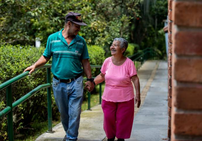 Desde que lo vio por primera vez, Berta, sintió el aleteo del amor rondar. “Ese día dije qué belleza de hombre, ¿será que es para mí?” Foto: Camilo Suárez.