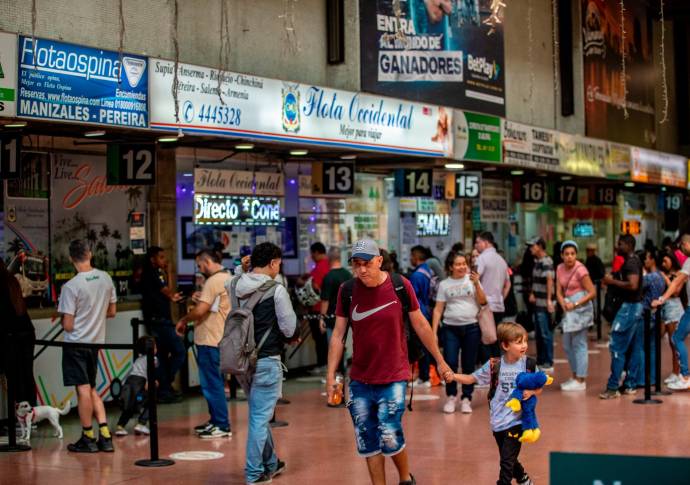 La Terminal del Sur presentaba un panorama más despejado. Situación económica y estado de las vías serían causantes de reducción del cerca del 40% de pasajeros. Foto: Camilo Suárez Echeverry