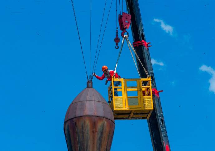 El desmonte se produjo tras el riesgo que supuso el desprendimiento de una parte de ella y el desgaste general de la obra. Foto: Esneyder Gutiérrez