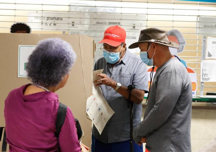 Algunas personas se han confundido con los tarjetones. Foto: Manuel Saldarriaga
