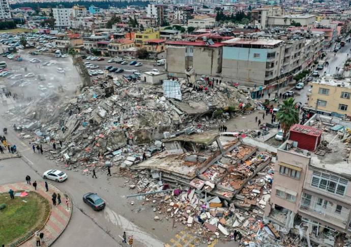  El terremoto también derribó más de 3.200 edificios en ambos países. Foto: Getty