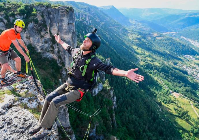Personas de todo el mundo visitan estas montañas rocosas que por sus características es perfecto para hacer estas actividades extremas. Foto: Getty