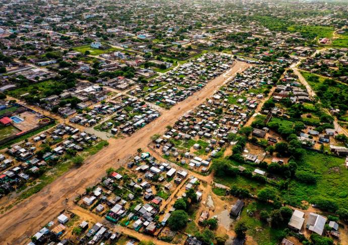 Esta es la vista aérea del asentamiento La Pista que tiene 1.200 metros de largo y alberga a 13.000 personas. FOTO: Camilo Suárez
