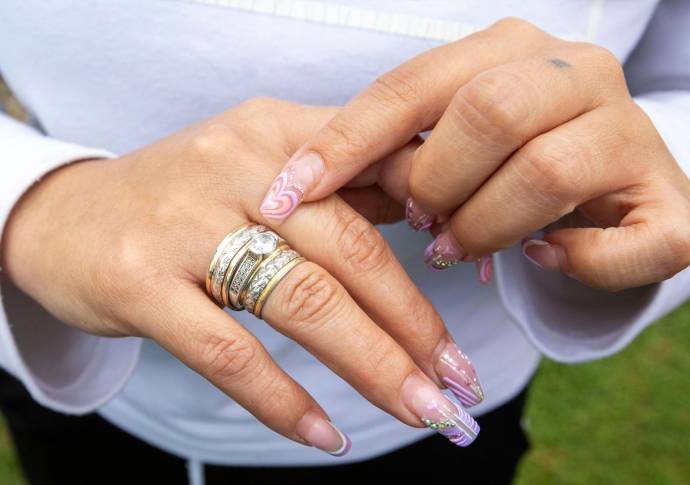 Elkin le propuso matrimonio en un parqueadero donde ella trabajaba. Foto: Edwin Bustamante