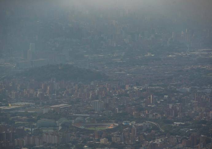 ​Las condiciones meteorológicas, sumadas a la morfología del Valle de Aburrá, incide en la concentración de contaminantes atmosféricos. Foto Manuel Saldarriaga Quintero.
