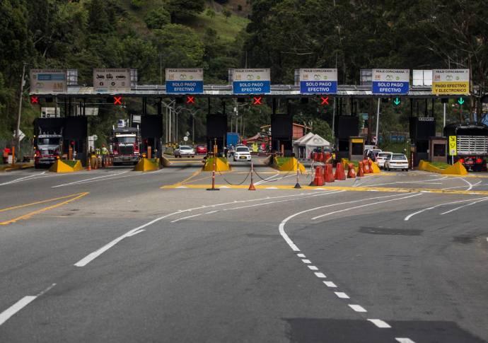 Esta es la panorámica del primer peaje saliendo de la ciudad de Medellín hacia los municipios del oriente antioqueño. FOTO: JULIO CÉSAR HERRERA