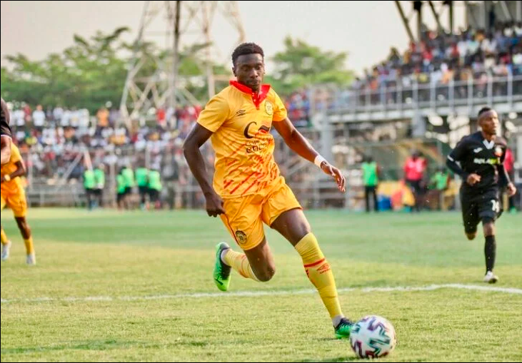 Además de destacarse en ese partido, en el que recibió huevos por ser el mejor, Kennedy Mosunda fue el goleador de la temporada en su club convirtiendo 11 goles en 17 partidos en toda la temporada. FOTO CORTESÍA