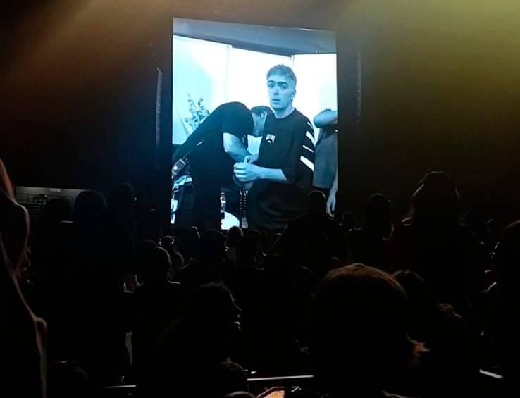 Lo que sucedía detrás del escenario lo iba mostrando la cámara. FOTO Cortesía
