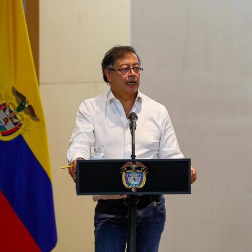 El presidente de la República, Gustavo Petro, instó a los bancos a bajar las tasas de interés para estimular el uso del crédito por parte de los colombianos. FOTO Manuel Saldarriaga