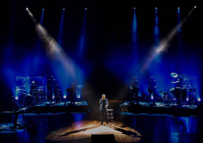 El público lo ovacionó demostrándole su amor y agradecimiento. Foto: Manuel Saldarriaga Quintero.