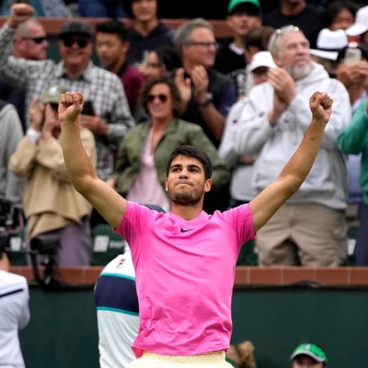Carlos Alcaraz ha conseguido dos títulos en lo que va de la temporada 2023. El primero fue el Abierto de Buenos Aires y el segundo de Indian Wells. FOTO: EFE
