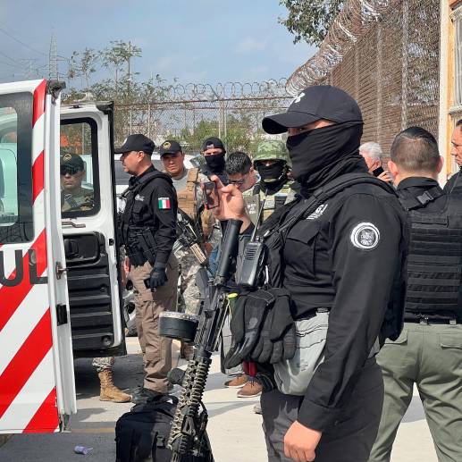 Los<b> </b>dos sobrevivientes del secuestro fueron entregados a las autoridades estadounidenses. FOTO: EFE