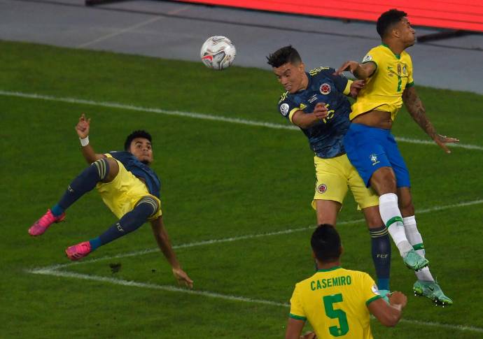 Luis Díaz convirtió el mejor gol de la Copa hasta el momento, que sirvió para abrir el marcador ante los brasileros. Foto AFP