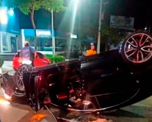 Este es el vehículo abandonado en la escena del accidente, de propiedad de Esteban Manzaneda Merlano. FOTO: CORTESÍA.