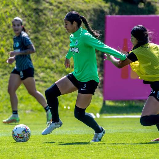Ángela Barón, de verde, es titular indiscutida de Atlético Nacional. Viene de ser subcampeona de la Copa América y cuarta en el Mundial Sub-20 con la Selección Colombia. <span class="mln_uppercase_mln">FOTO</span> <b><span class="mln_uppercase_mln">Juan Antonio Sánchez </span></b> 