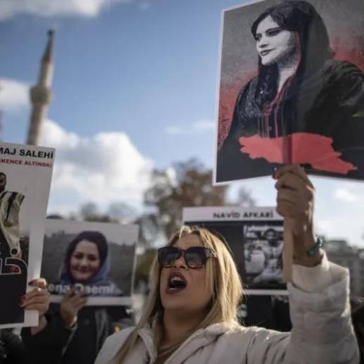 Protestas en Estambul por la muerte de la activista y feminista iraní Masha Amini. Foto: EFE