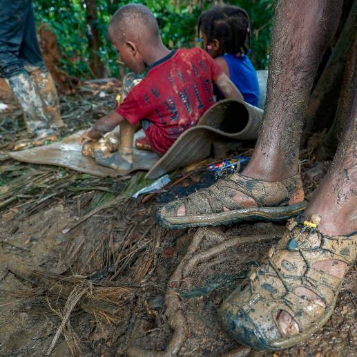 La cantidad de niños, niñas y adolescentes que cruzan el Tapón del Darién podría llegar a niveles récord en 2023. FOTO: Manuel Saldarriaga Quintero