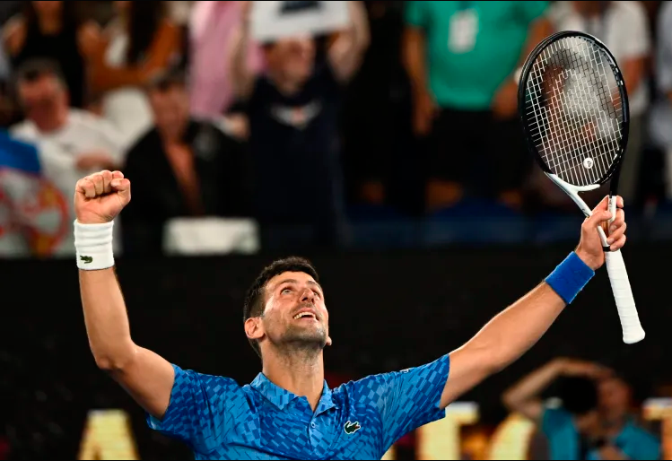 Novak Djokovic llega de nuevo a una final del Abierto de Australia después de haber quedado campeón en 2021. FOTO EFE