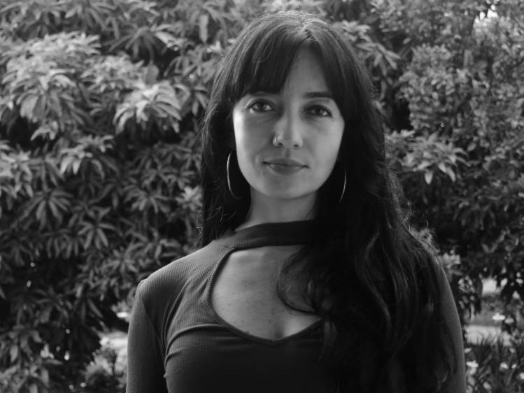 Una mujer, su canto, un río, el país