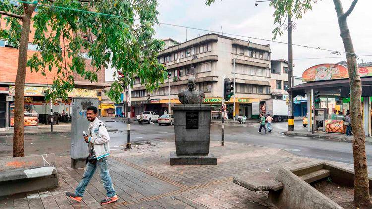 En la Plaza Rojas Pinilla, en el centro de Medellín, fue encontrada la persona que acabó con la racha sin homicidios en Medellín. FOTO: CORTESÍA