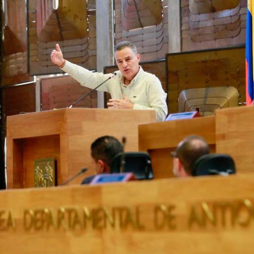 El gobernador de Antioquia, Aníbal Gaviria, durante la instalación del primer periodo de sesiones ordinarias de la Asamblea de Antioquia este miércoles. FOTO: CORTESÍA GOBERNACIÓN
