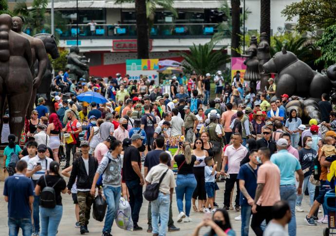 La Plaza de Botero sigue siendo uno de los principales sitios turísticos para visitar en Medellín Foto: Camilo Suárez