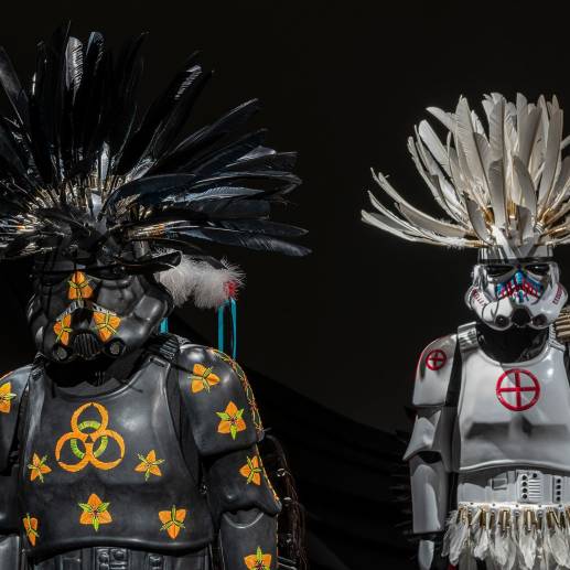 Obra del artista Rory Wakemup de la cultura nativa americana de los anishinaabeg. FOTO Efe