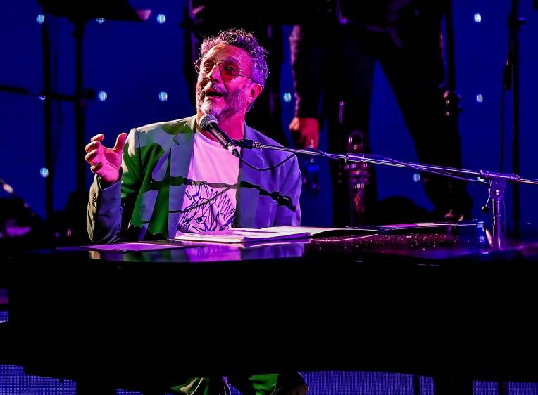 Fito Páez siempre tiene un piano al frente del escenario. FOTO Jaime Pérez